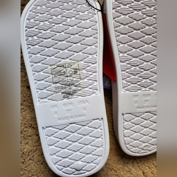 Size 6 Chicago Bulls Women Sliders - Picture 3 of 3